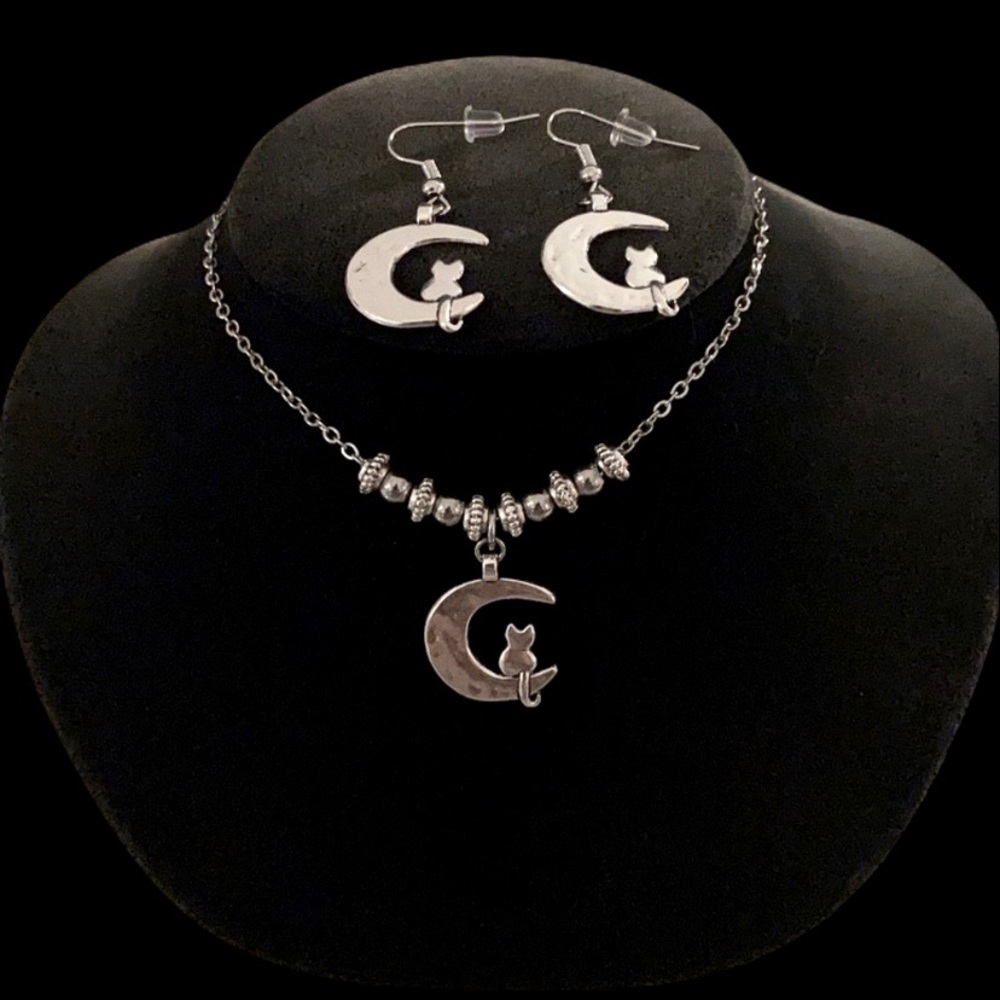 Cat moon jewelry . Silver plated moon & cats . Boho earrings & necklace set - Picture 5 of 9